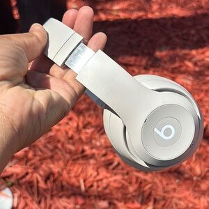 Beats headphones (sandstone) like new, upgraded earpads